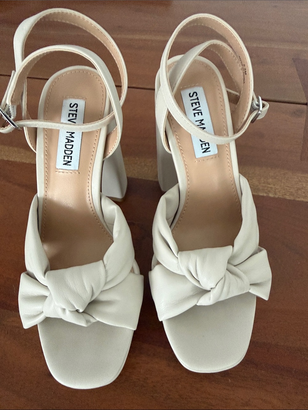 Steve Madden Knot Front Block Heel Sandals in Cream SZ 5.5